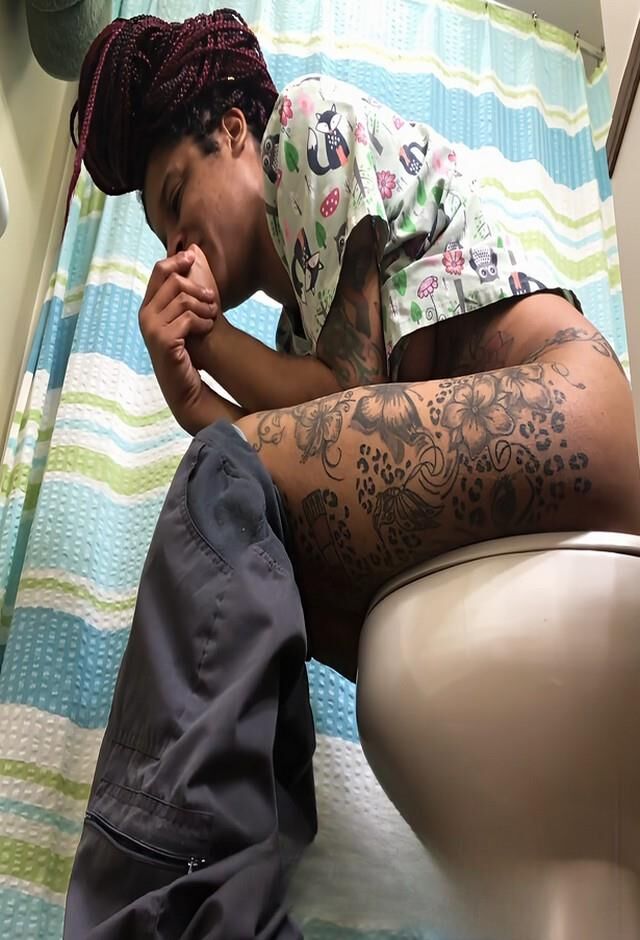 Ebony Women Pooping