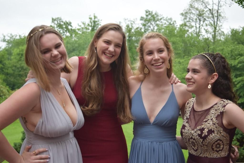 fetten gulbabschluss big tits prom girl