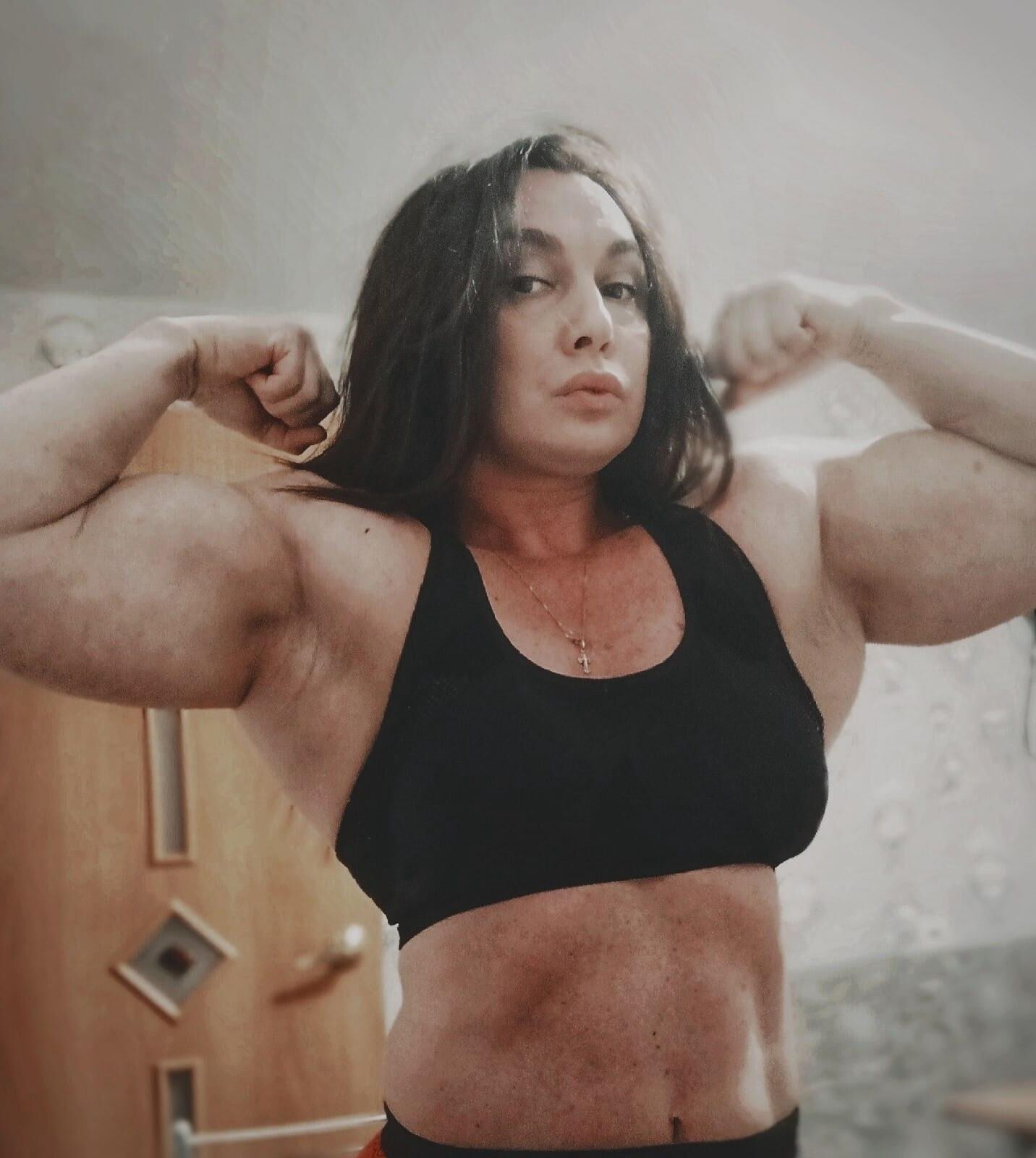 Muscle Girls Thicc, Powerful, Sexy Pawgs!