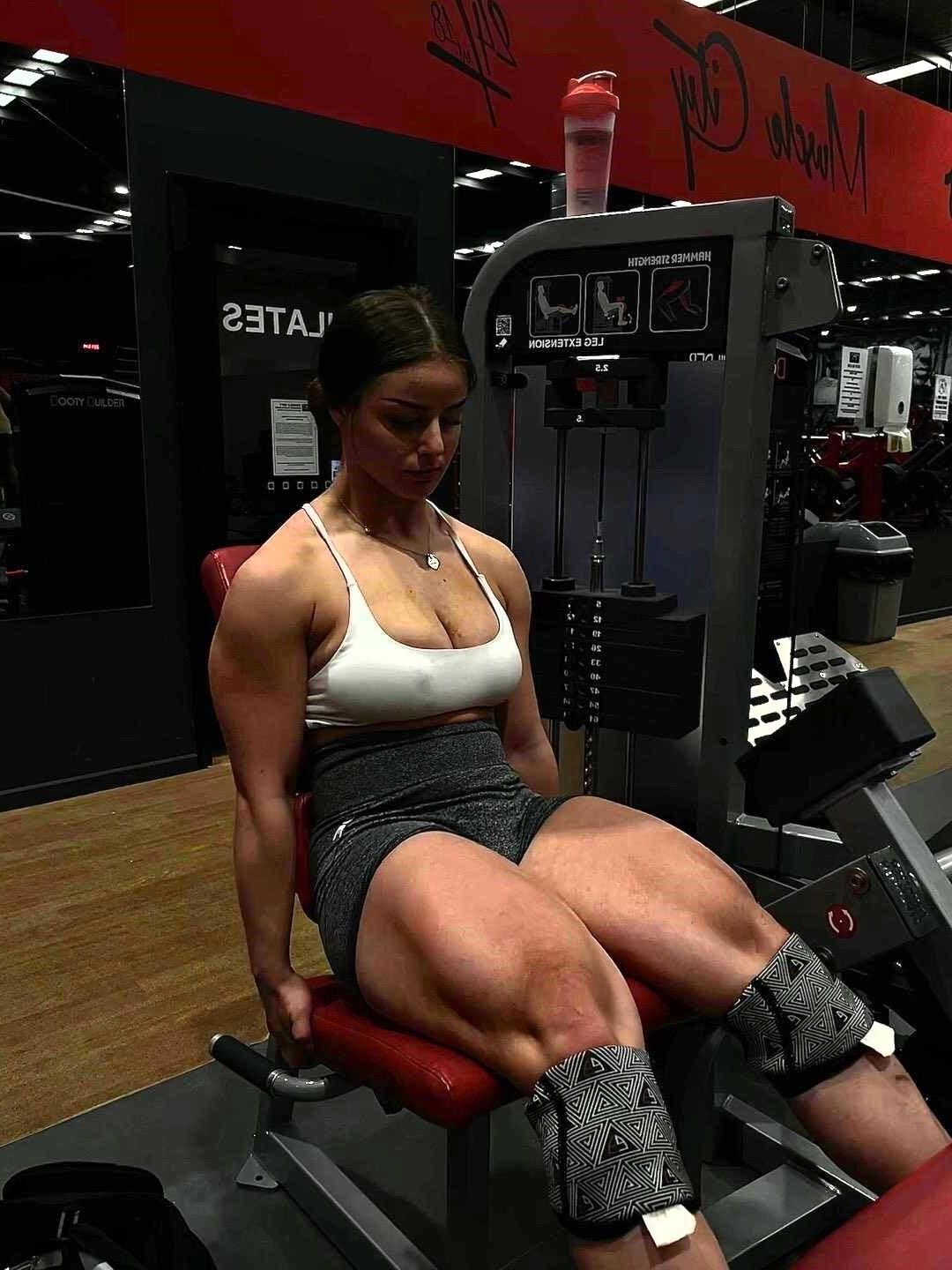 Muscle Girls Thicc, Powerful, Sexy Pawgs!