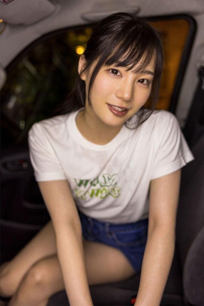 Airi Suzumura Photobook Okinawa Foto Nr. Rote Versuchung