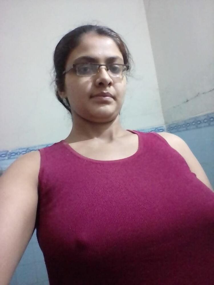 Paki Wife Showing Her Big Melons