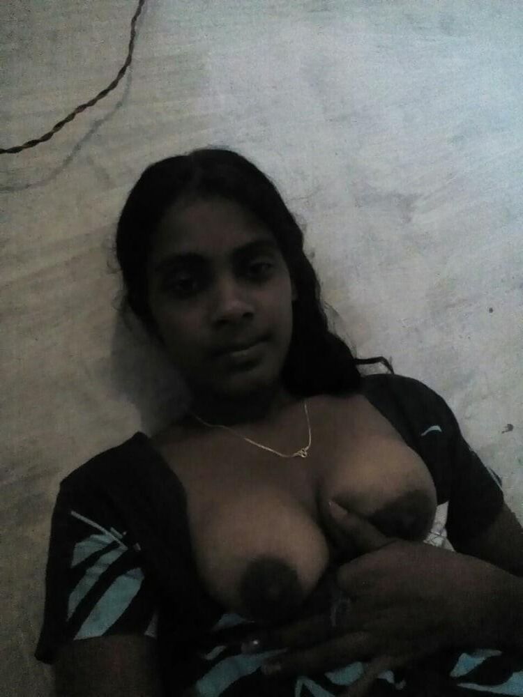 Desi Village Gal Revealing Her Tits