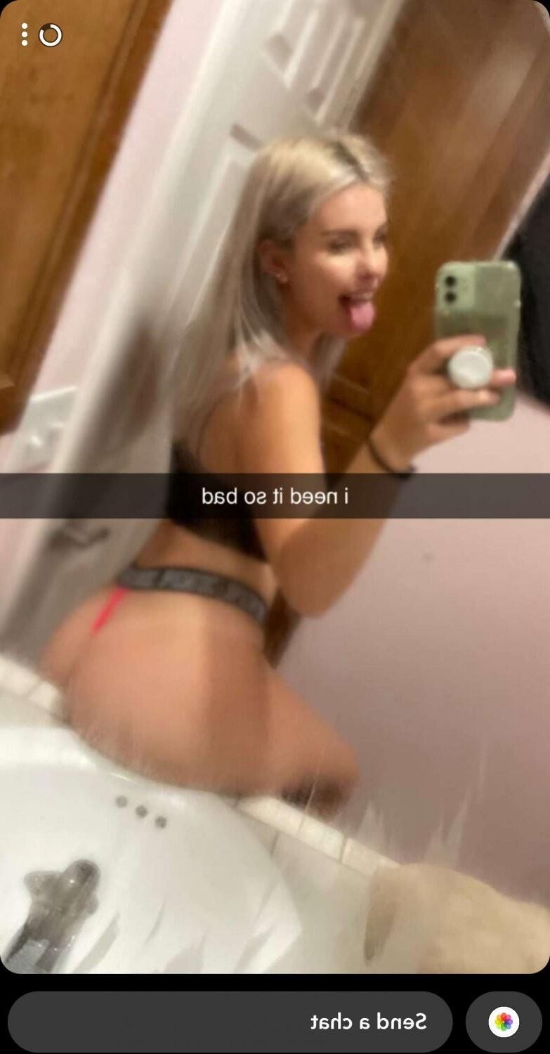 Ass on the counter selfies