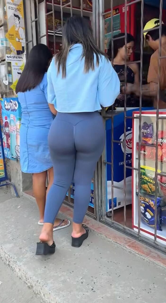 Candid Pawgs Leggings