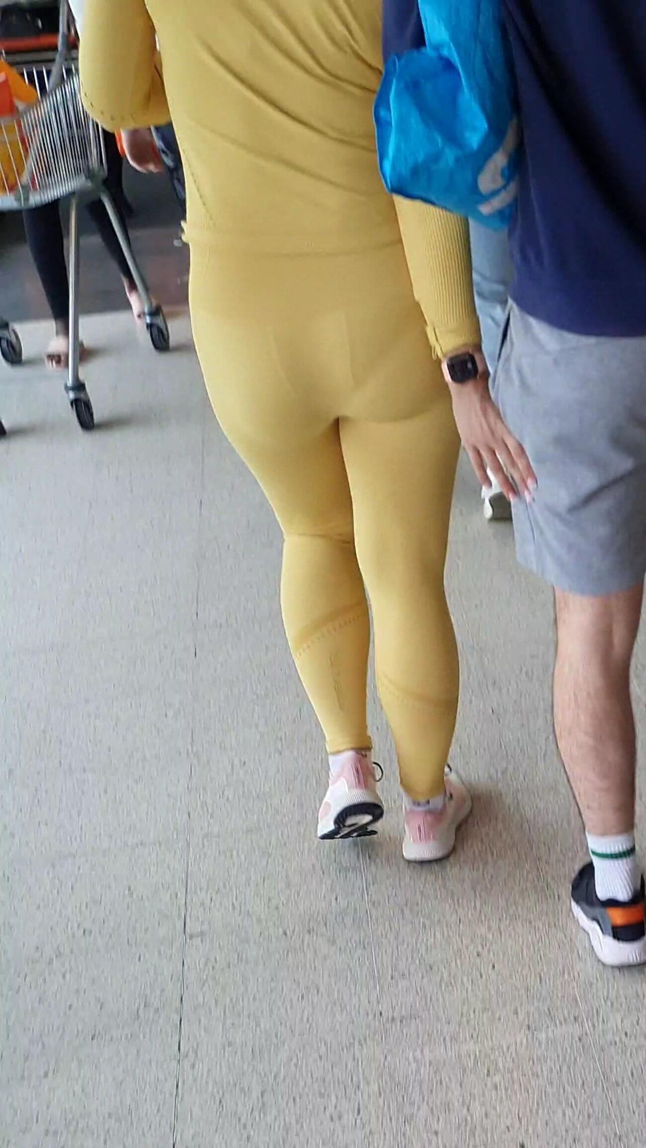 [CANDID] PAWG BANANA BOOTY WITH VPL