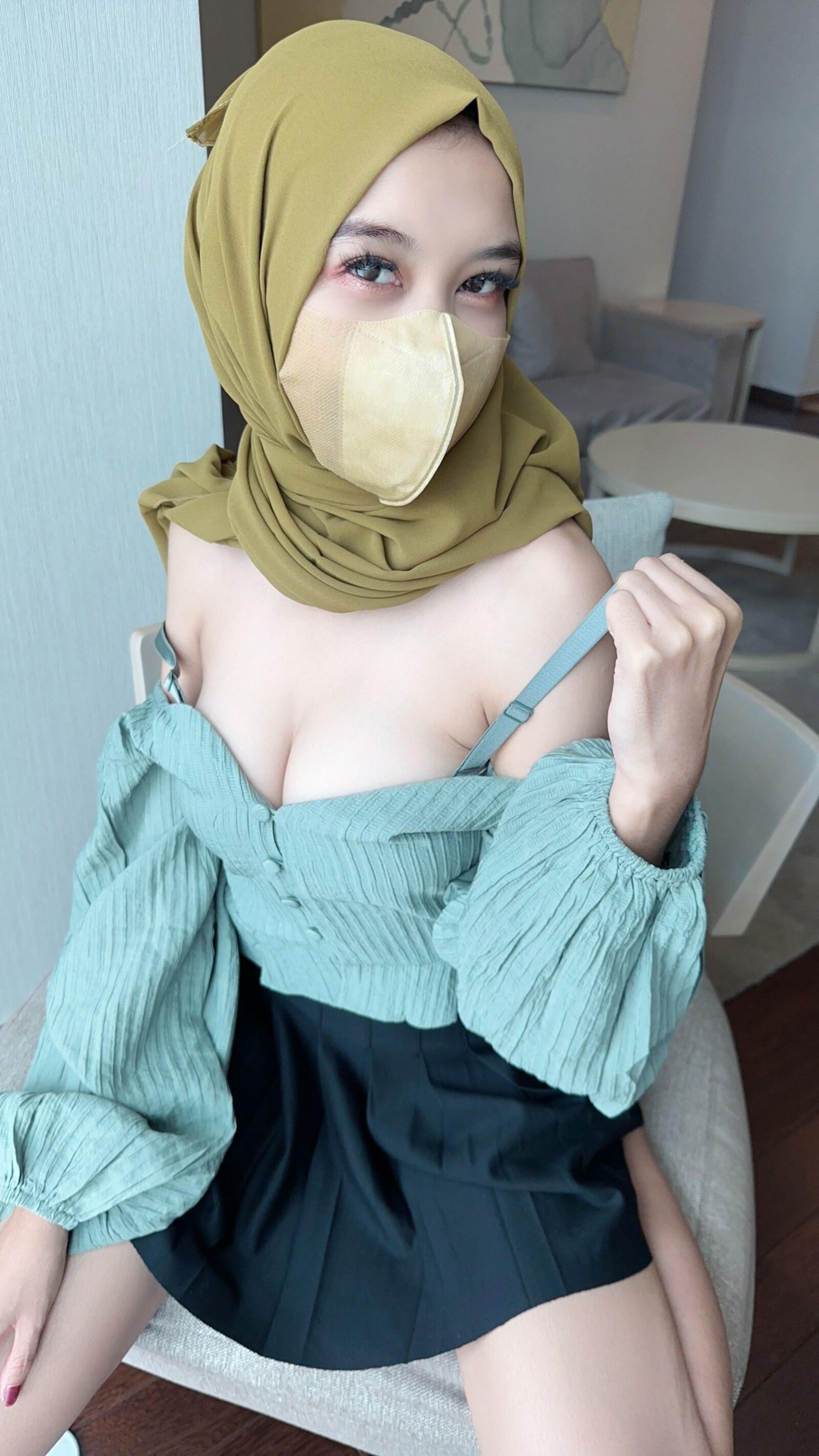 sofiya busty hijab wife