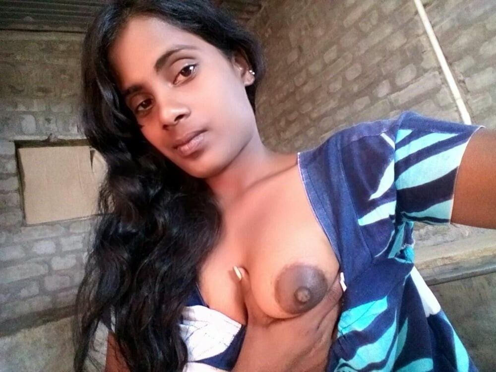 Desi Village Gal Revealing Her Tits