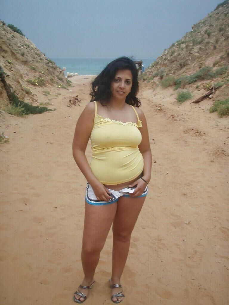 Exposed Arab Wife on the Beach