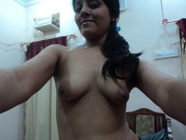 Paki Wife And Her Topless Selfies