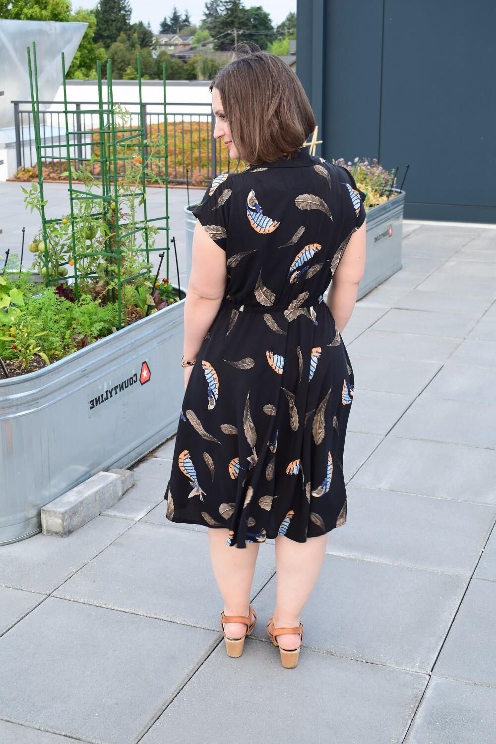 Blogueur de mode et de couture adorable jeune femme Pawg!