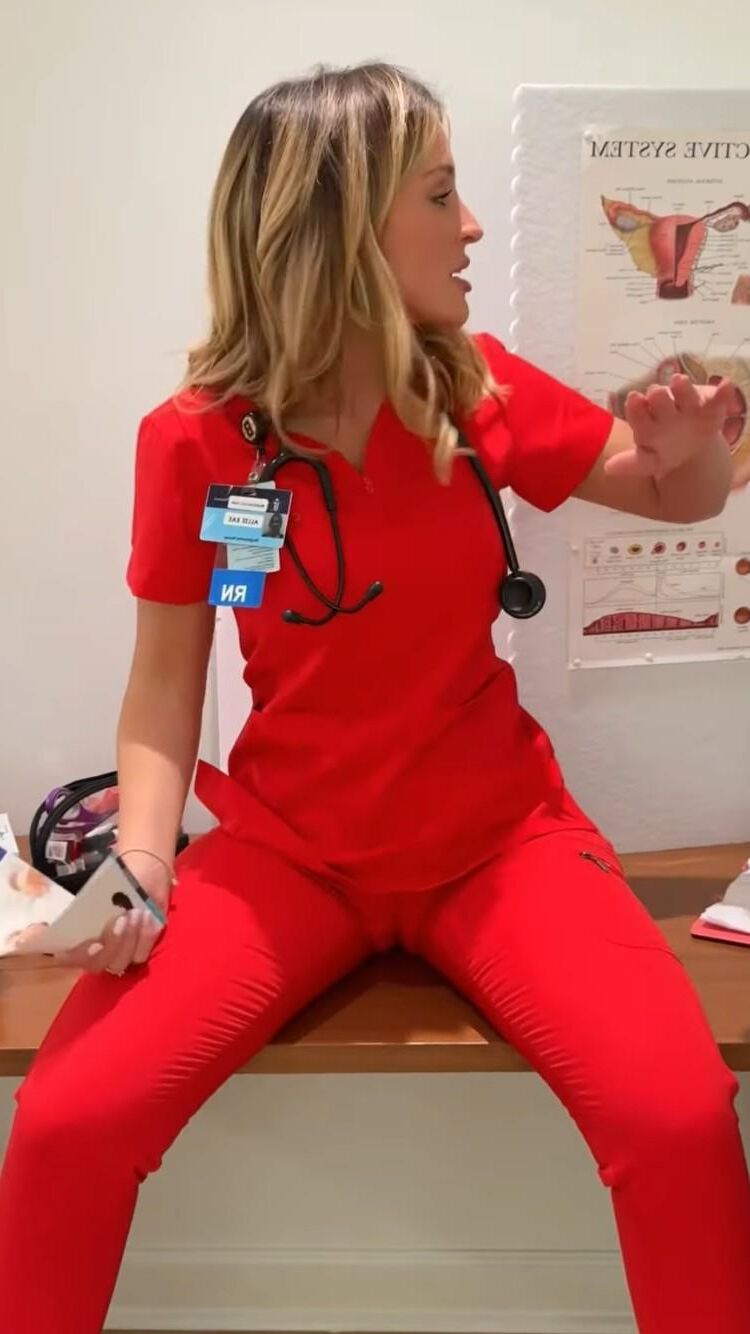 Infirmière sexy avec cameltoe