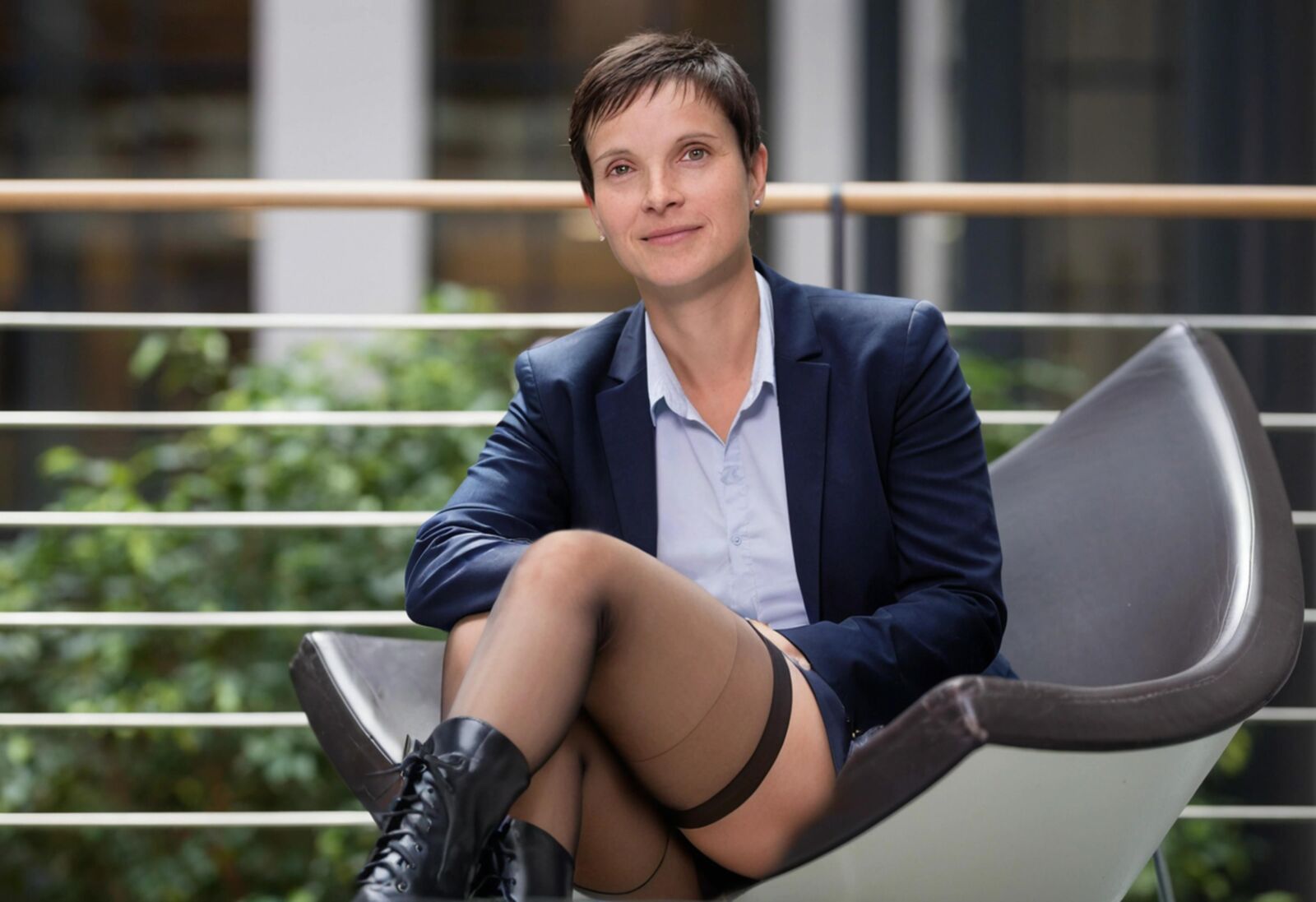 Ai fauke petry in nylons