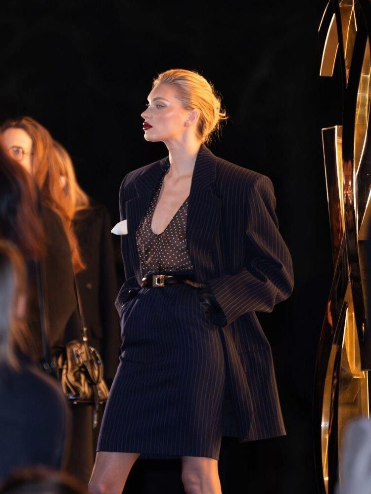 Elsa Hosk au spectacle YSL à Paris Fashion Week