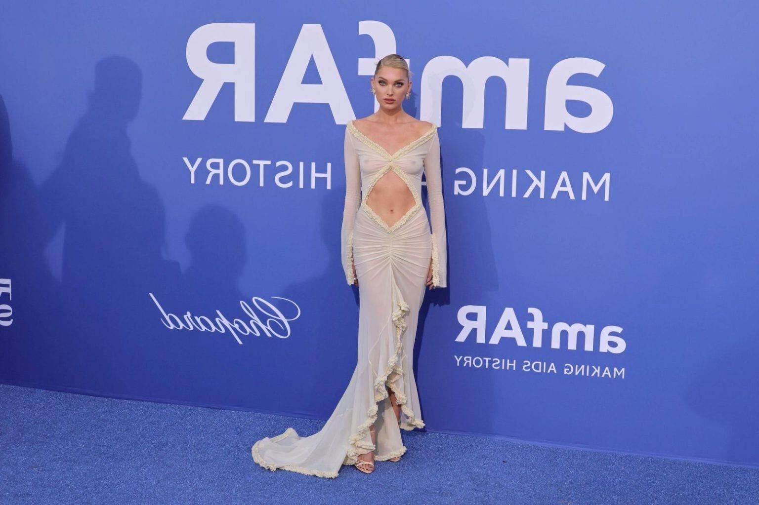 Elsa Hosk Boobs Mamilos Vestido Puro Amfar Cannes