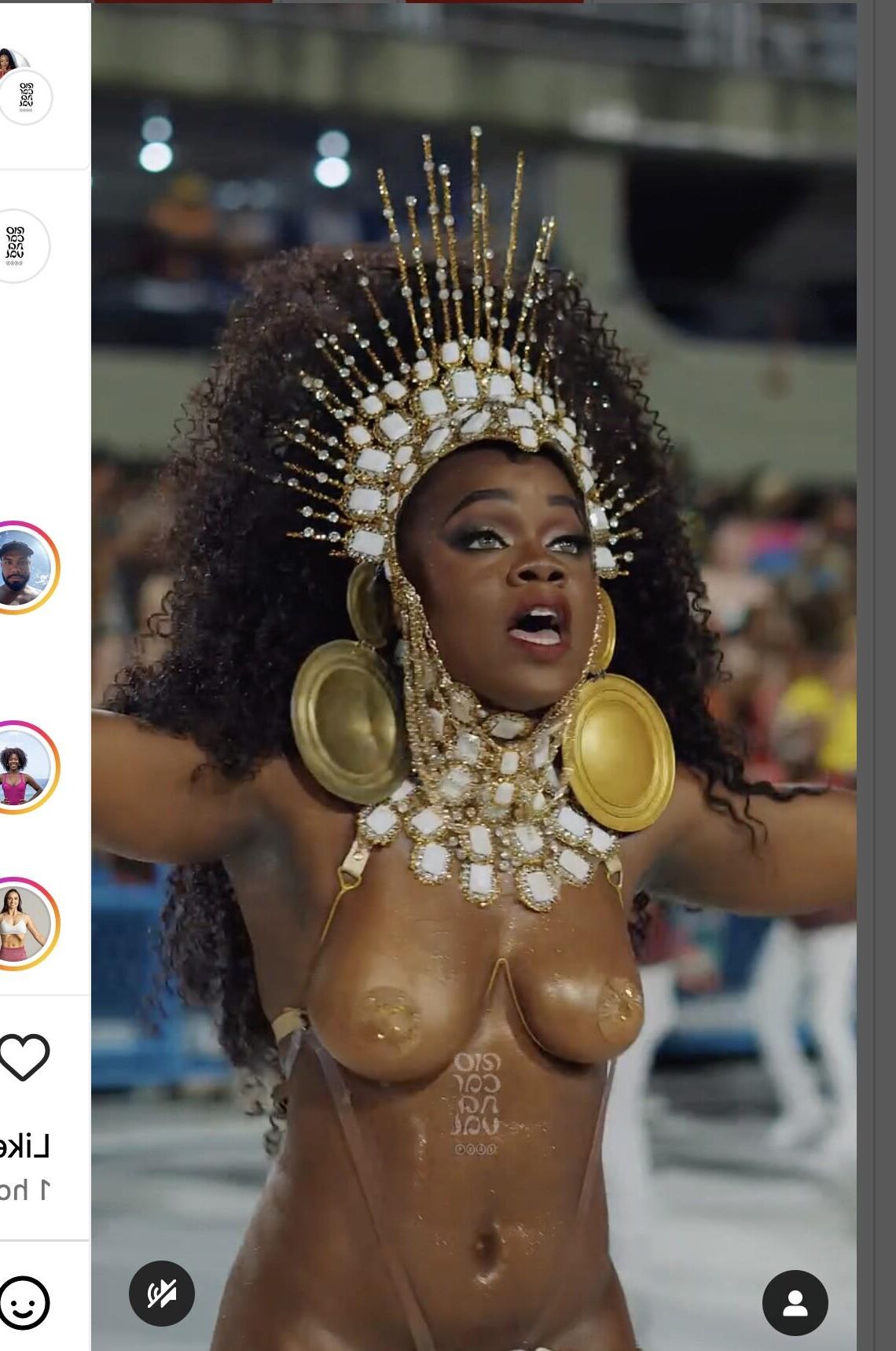 Larissa Reis sacode seus peitos no Rio Carnival