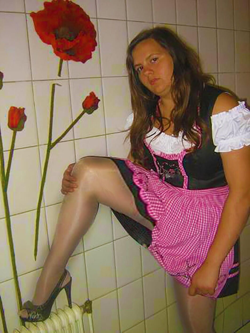 Fesche madln im dirndl zum dreihundertsiebenundneuzigste`n