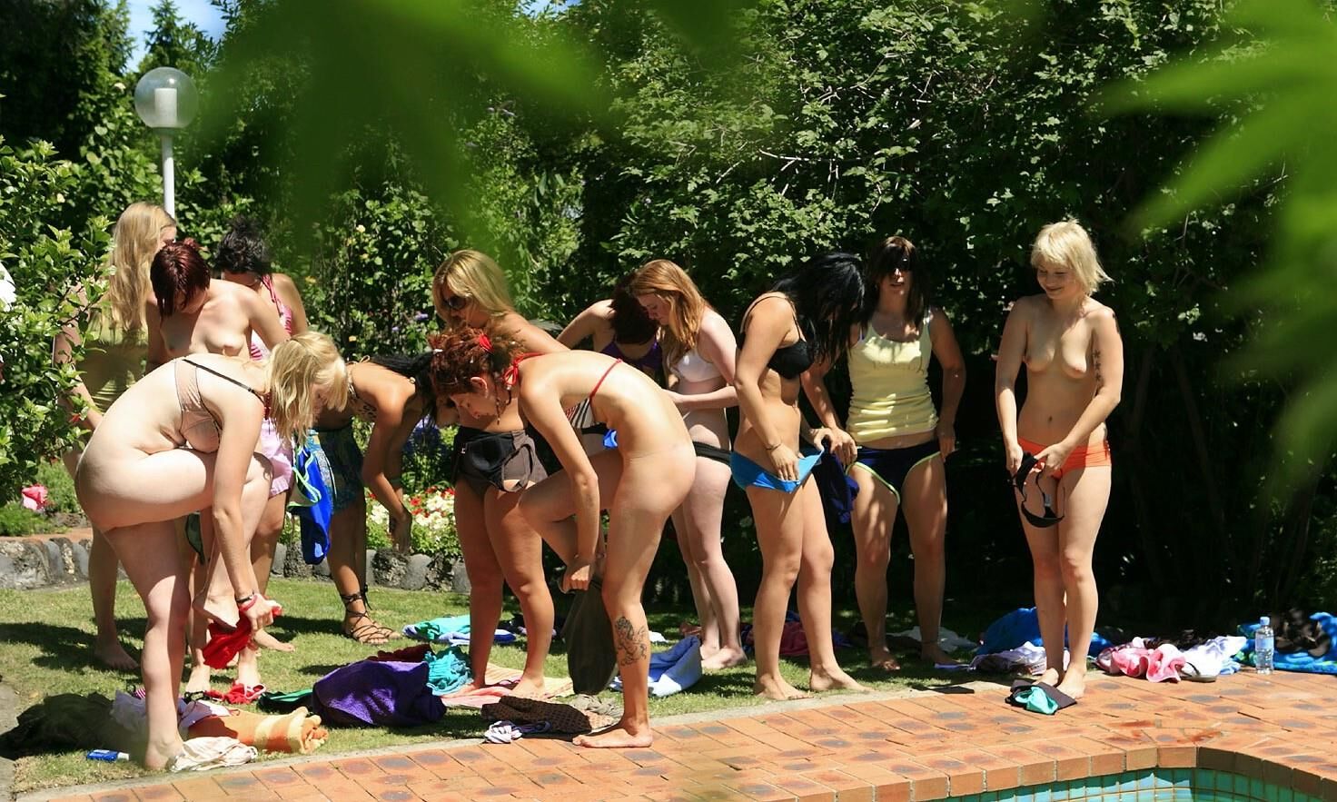 Amateur Nudistes Pool Girls