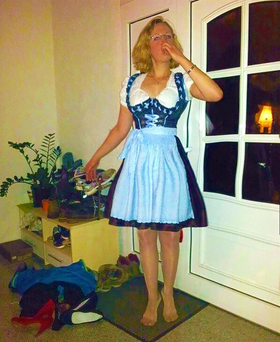 Fesche madln im dirndl zum dreihundertsiebenundneuzigste`n