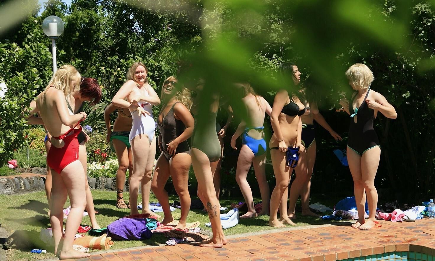 Amateur Nudistes Pool Girls