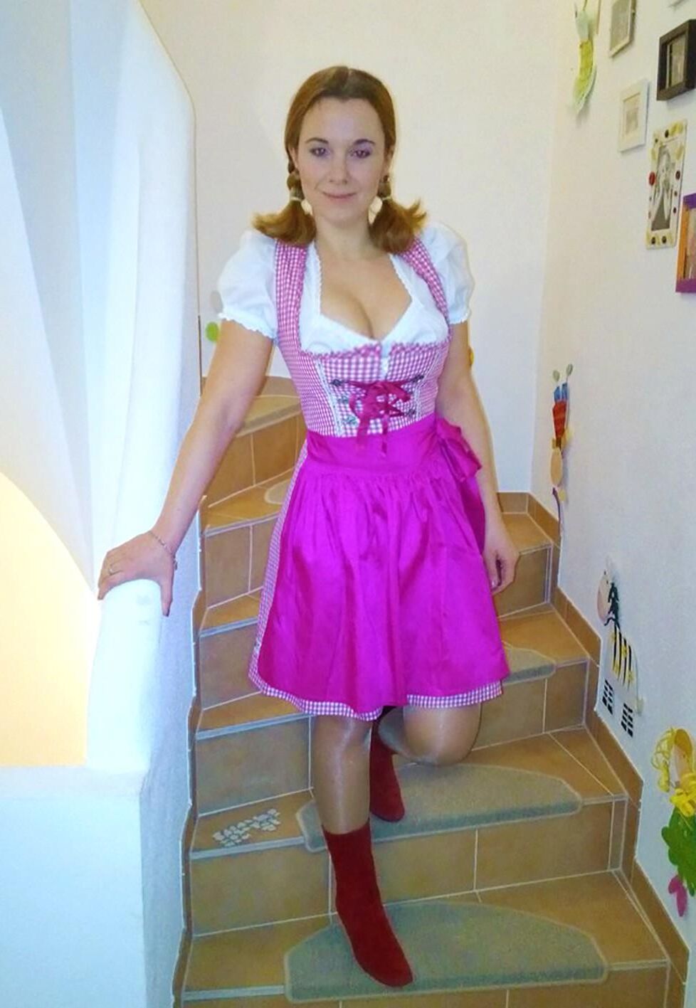 Fesche madln im dirndl zum dreihundertsiebenundneuzigste`n