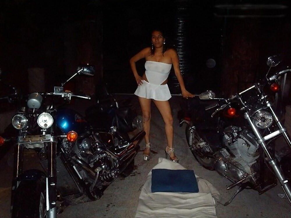 Salope de moto mexicaine Paloma