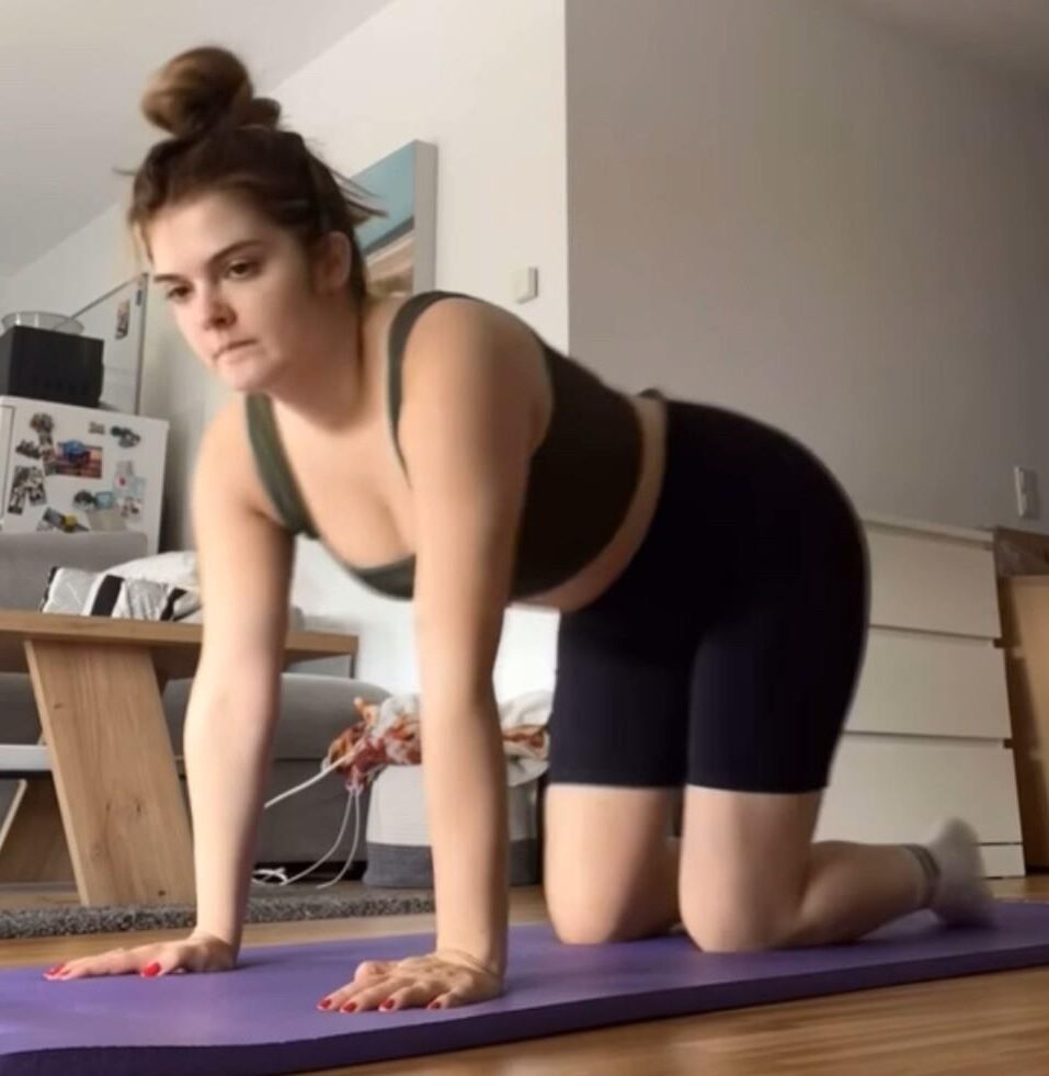 german yoga girl showing her skills