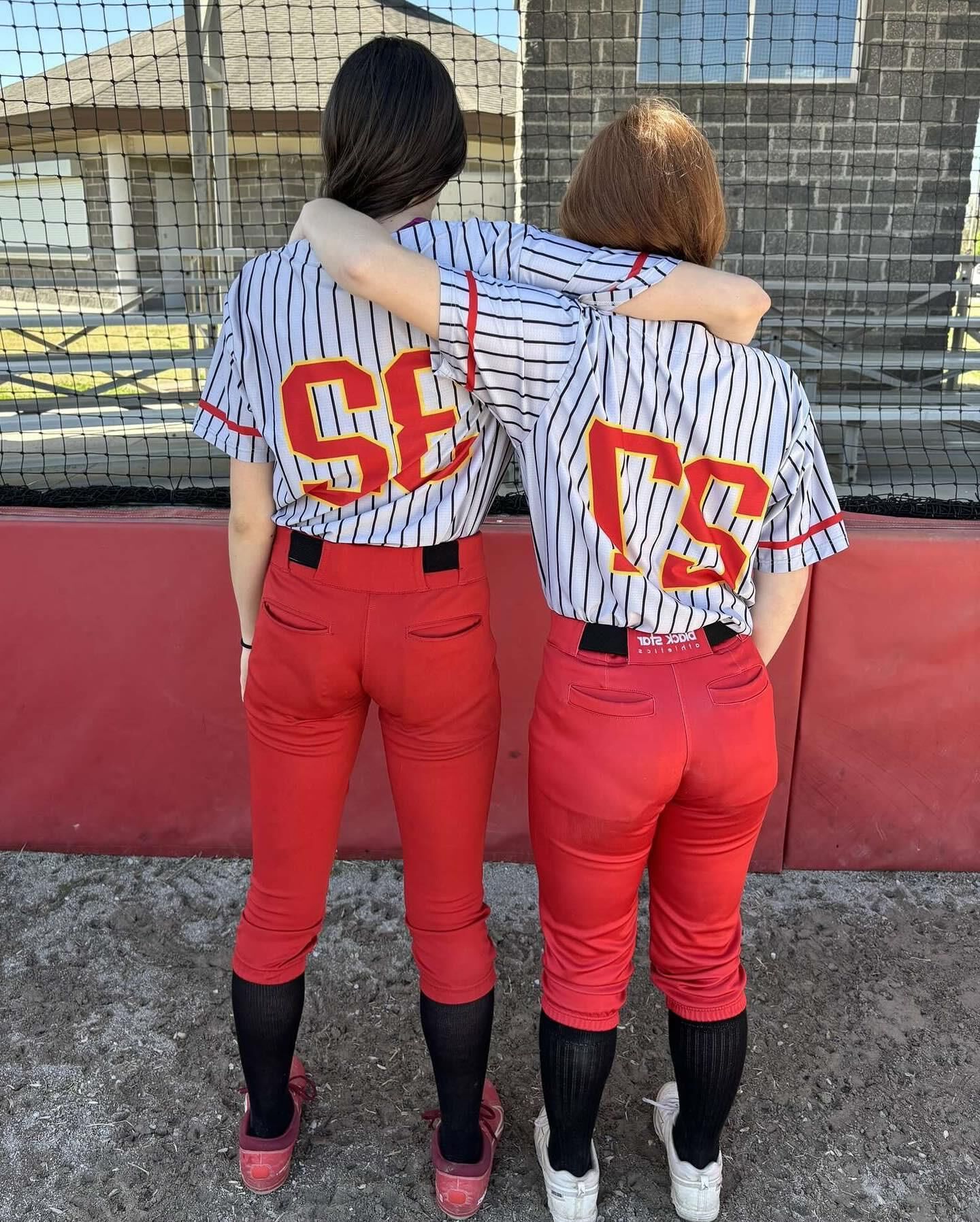 Phat booty softball pawgs para bbc