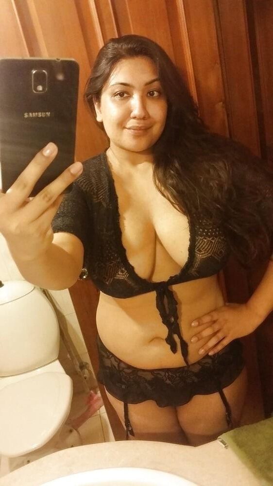 巨乳インドのbhabhi