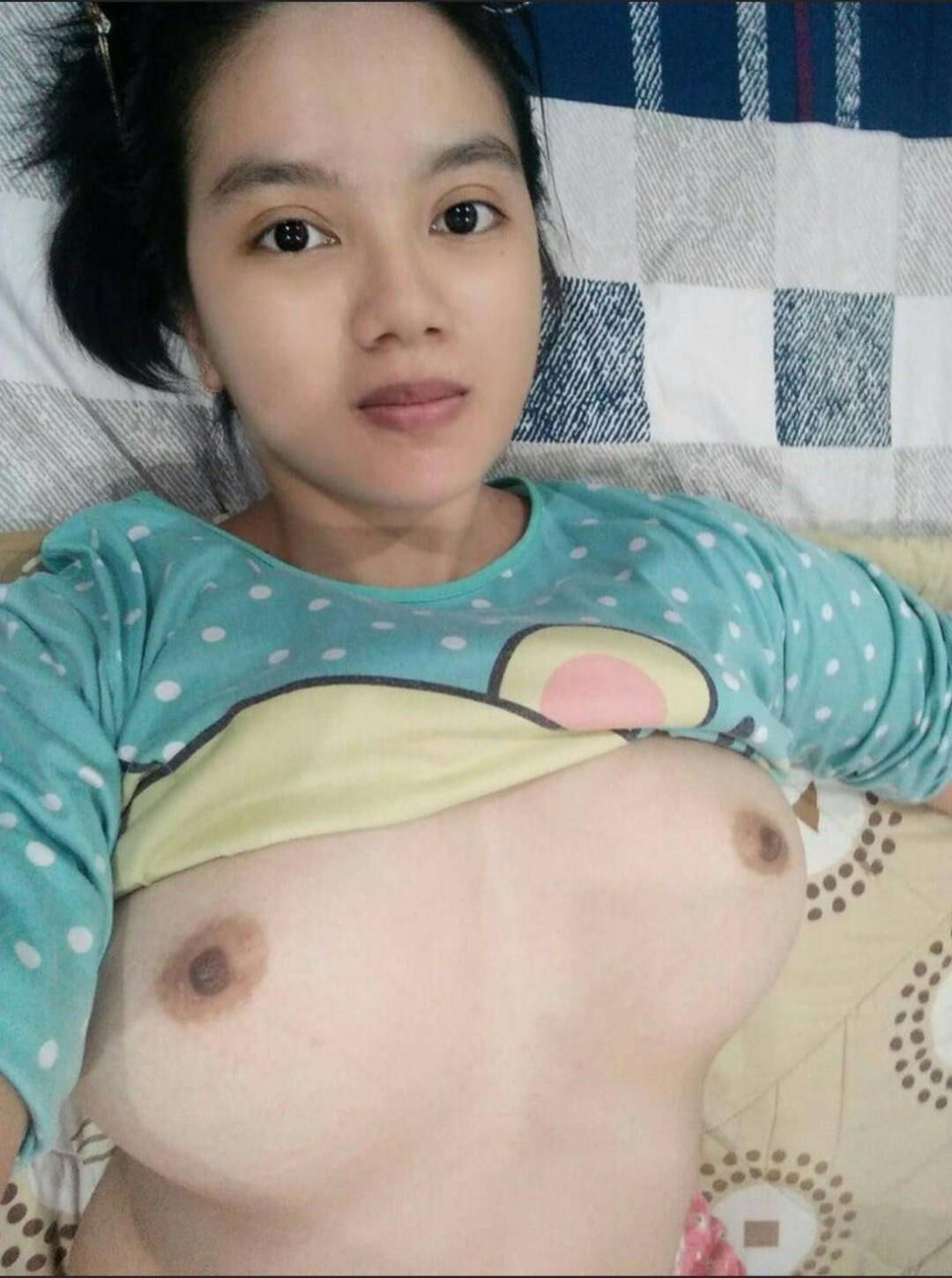 Malayo travieso con grandes tetas