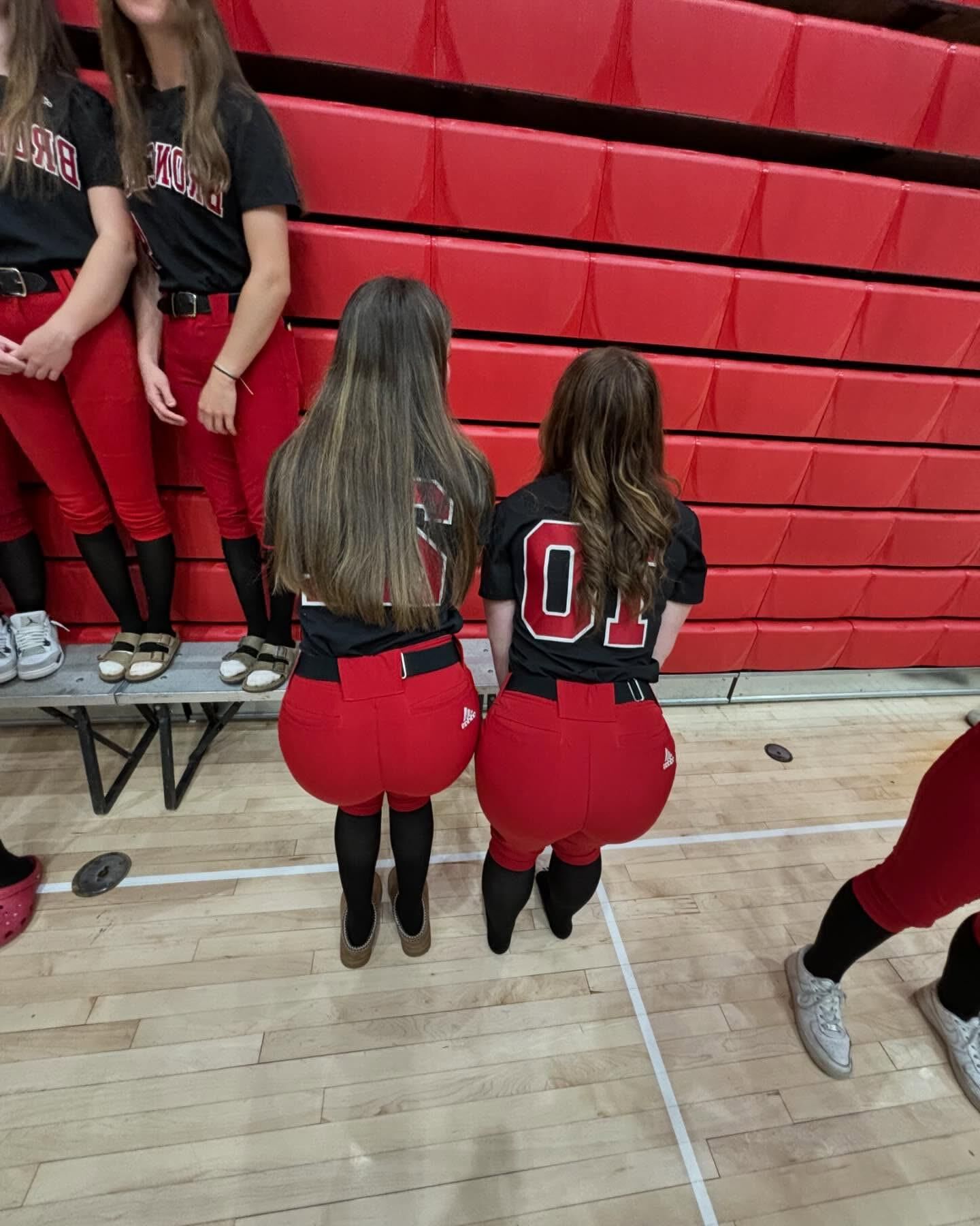 Phat booty softball pawgs para bbc