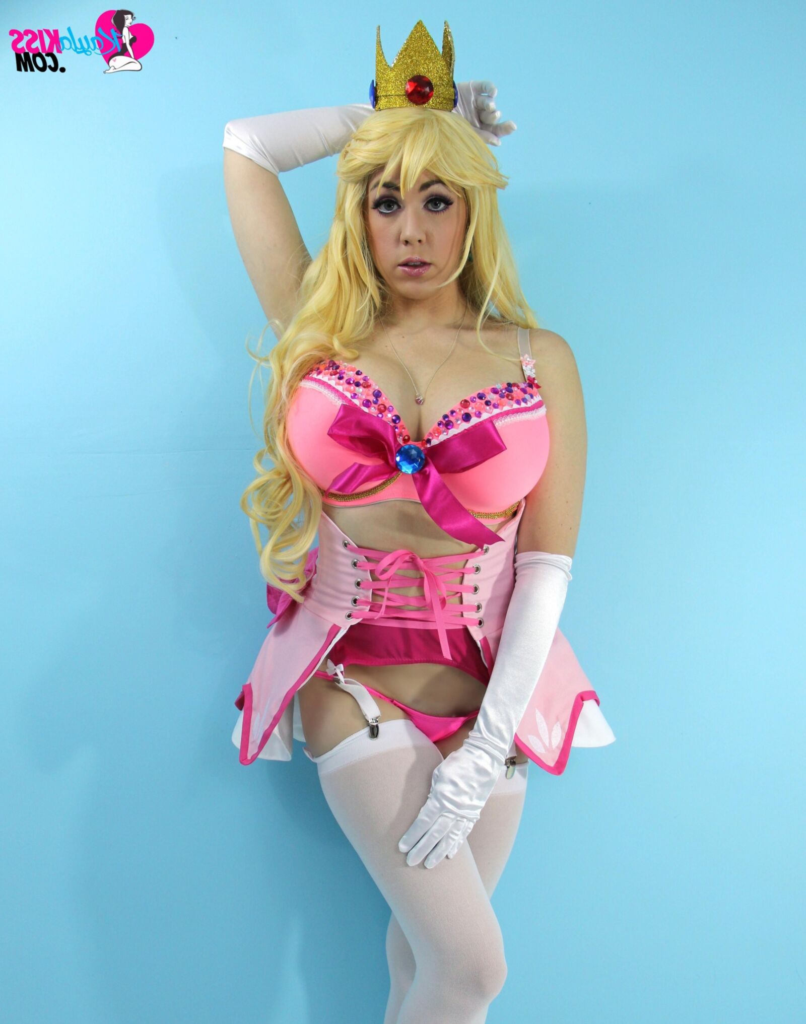 Kayla Kiss Princess Peach Cosplay