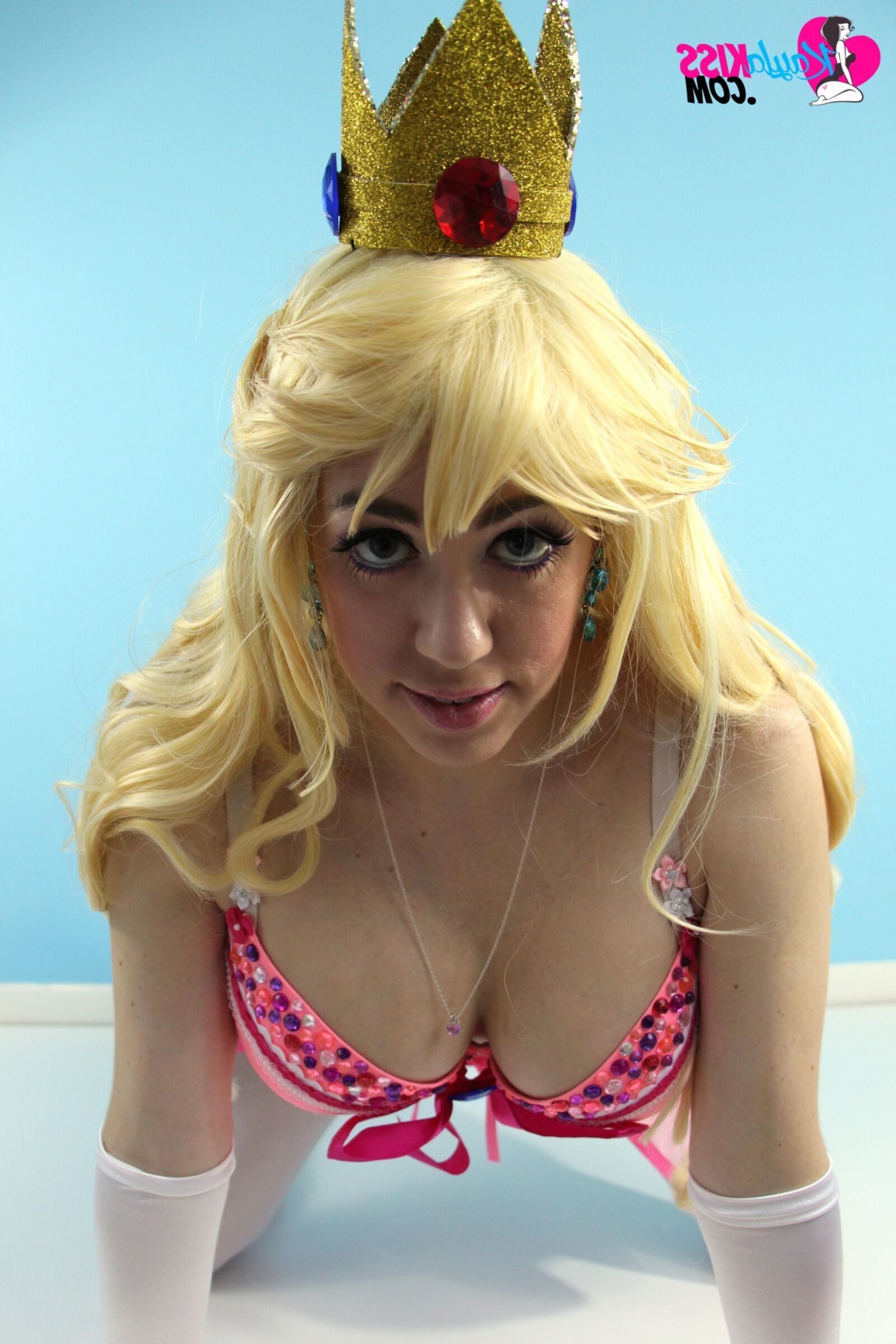 Kayla Kiss Princess Peach Cosplay