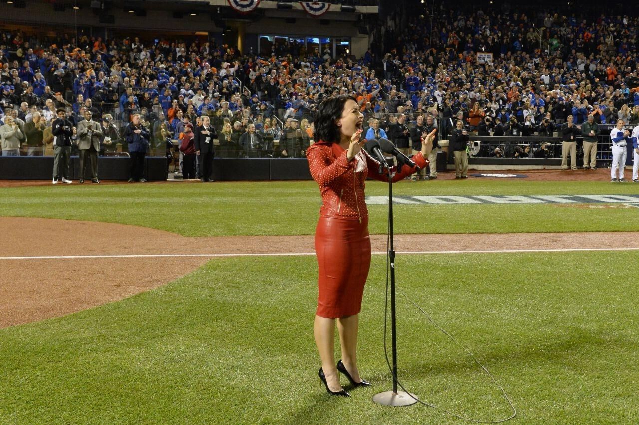 Demi Lovato - MLB World Series Game vier auf dem Citi Field