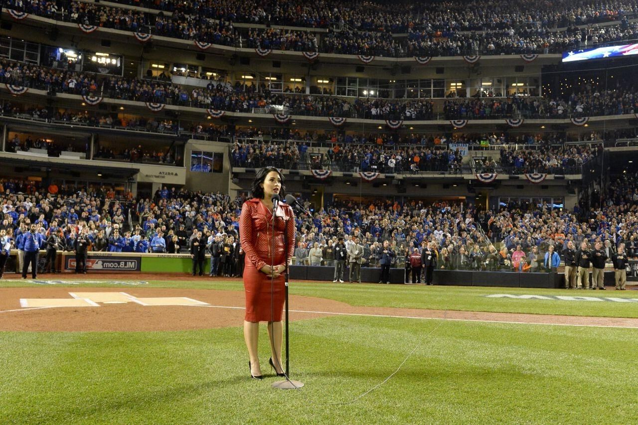 Demi Lovato - MLB World Series Game vier auf dem Citi Field