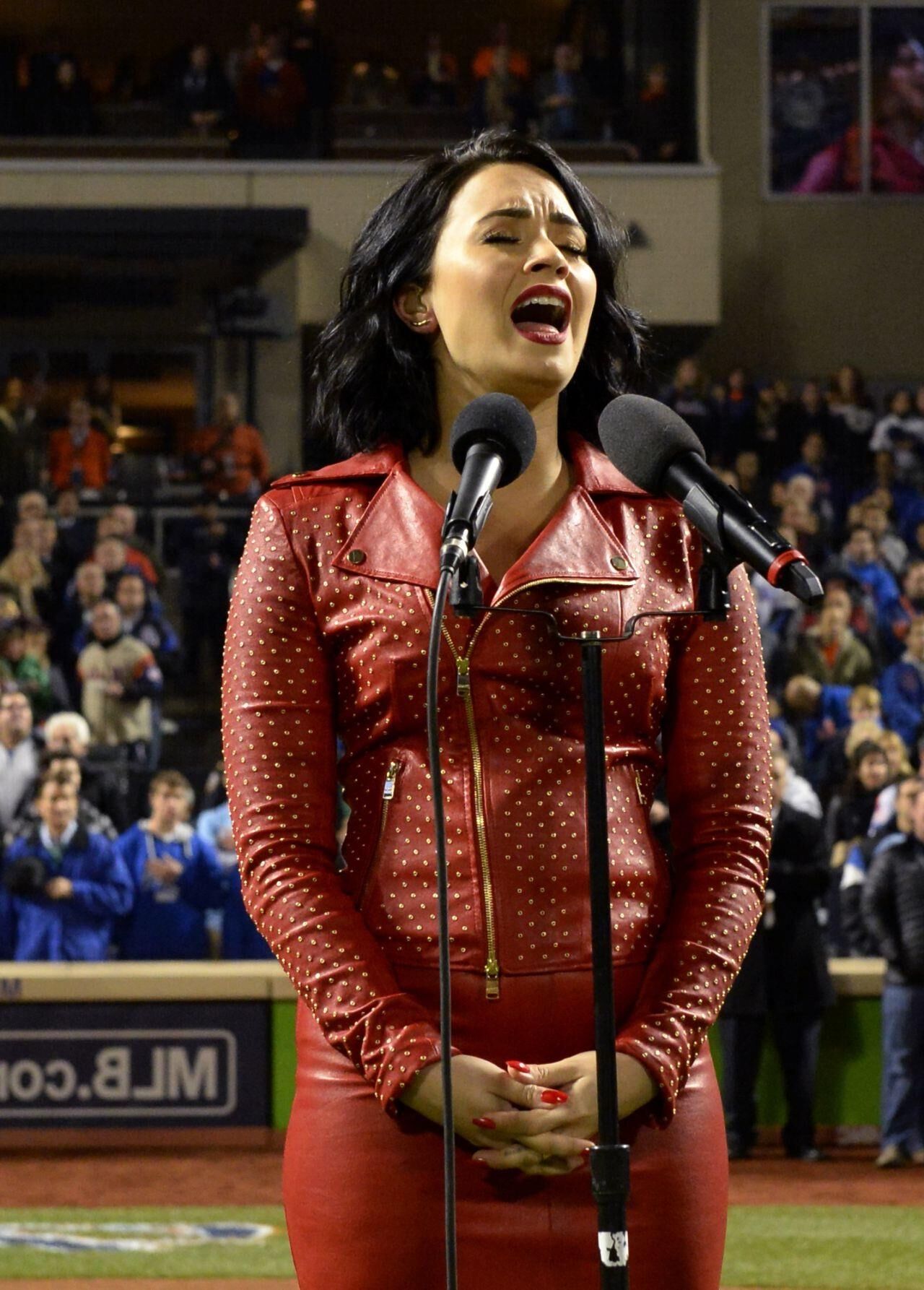 Demi Lovato - MLB World Series Game vier auf dem Citi Field