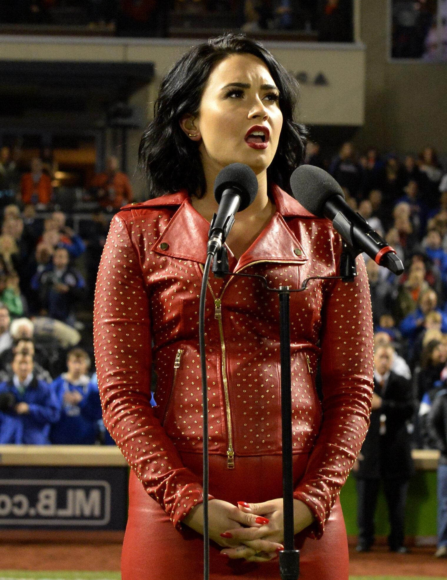 Demi Lovato - MLB World Series Game vier auf dem Citi Field