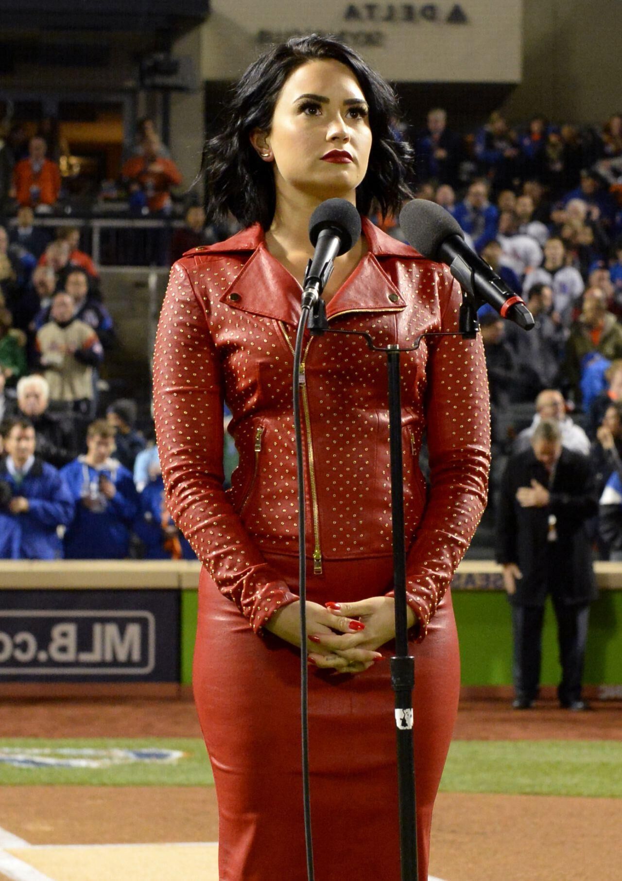 Demi Lovato - MLB World Series Game vier auf dem Citi Field