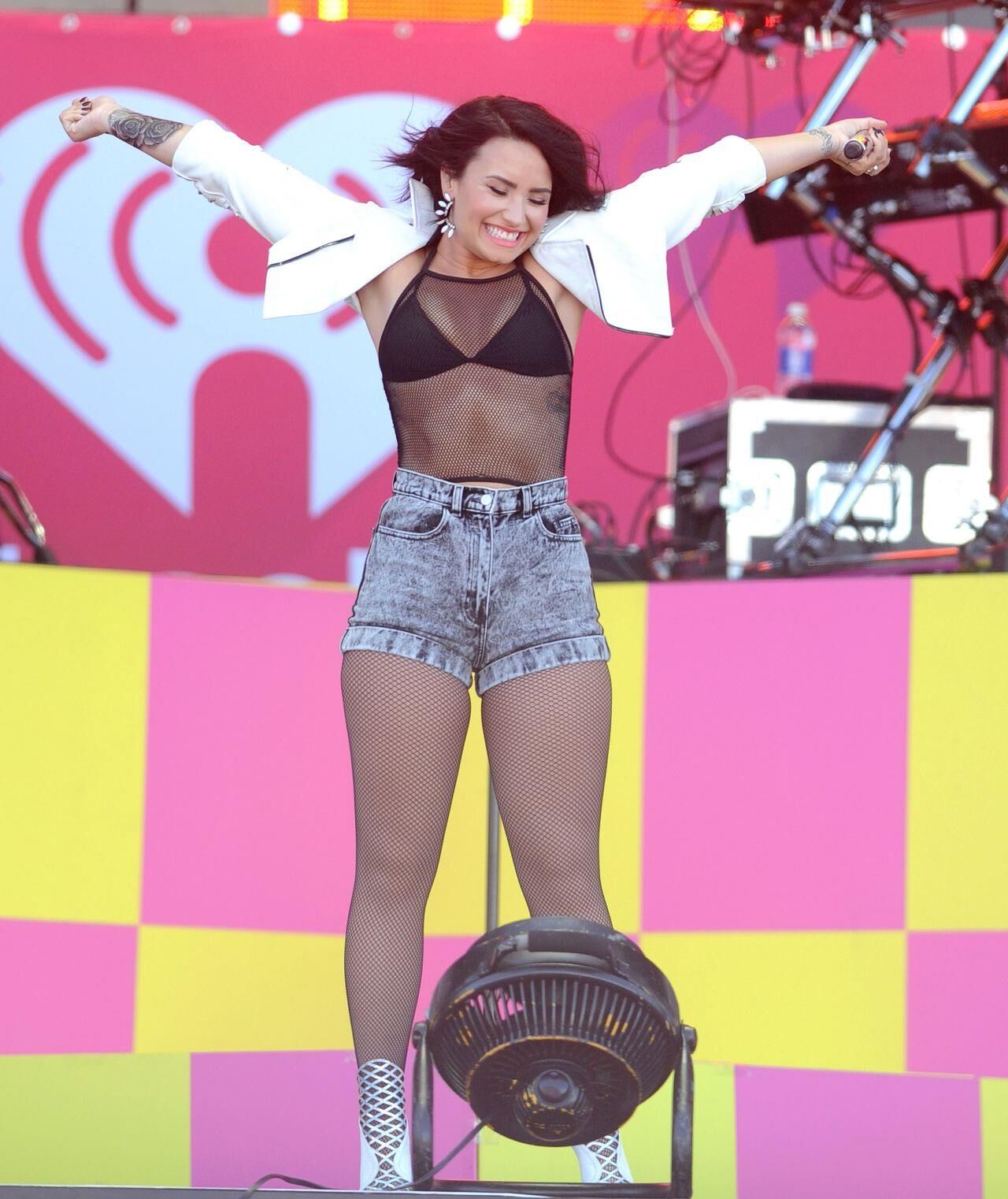 Demi Lovatoは、Iheart Radio Music Festival Villageで演奏します