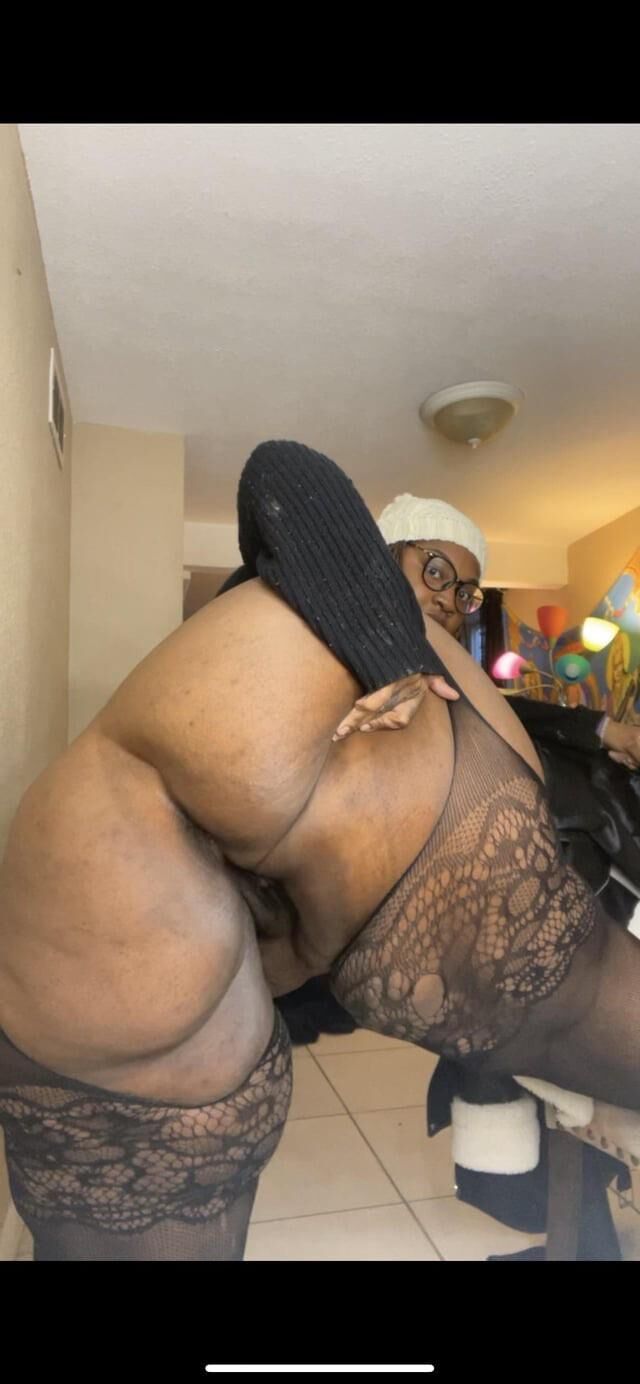 SSBBW Ebony Hiney Queen