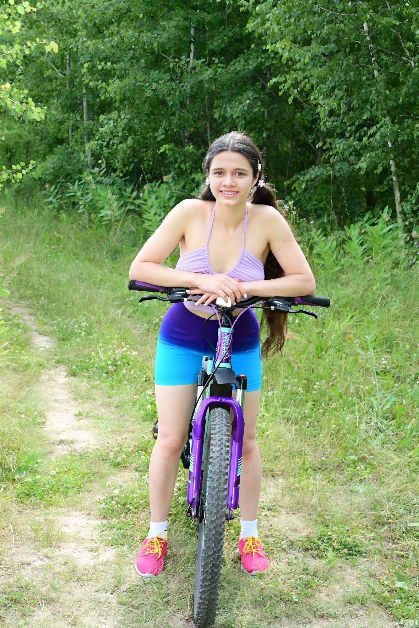 Passeio de bicicleta nu