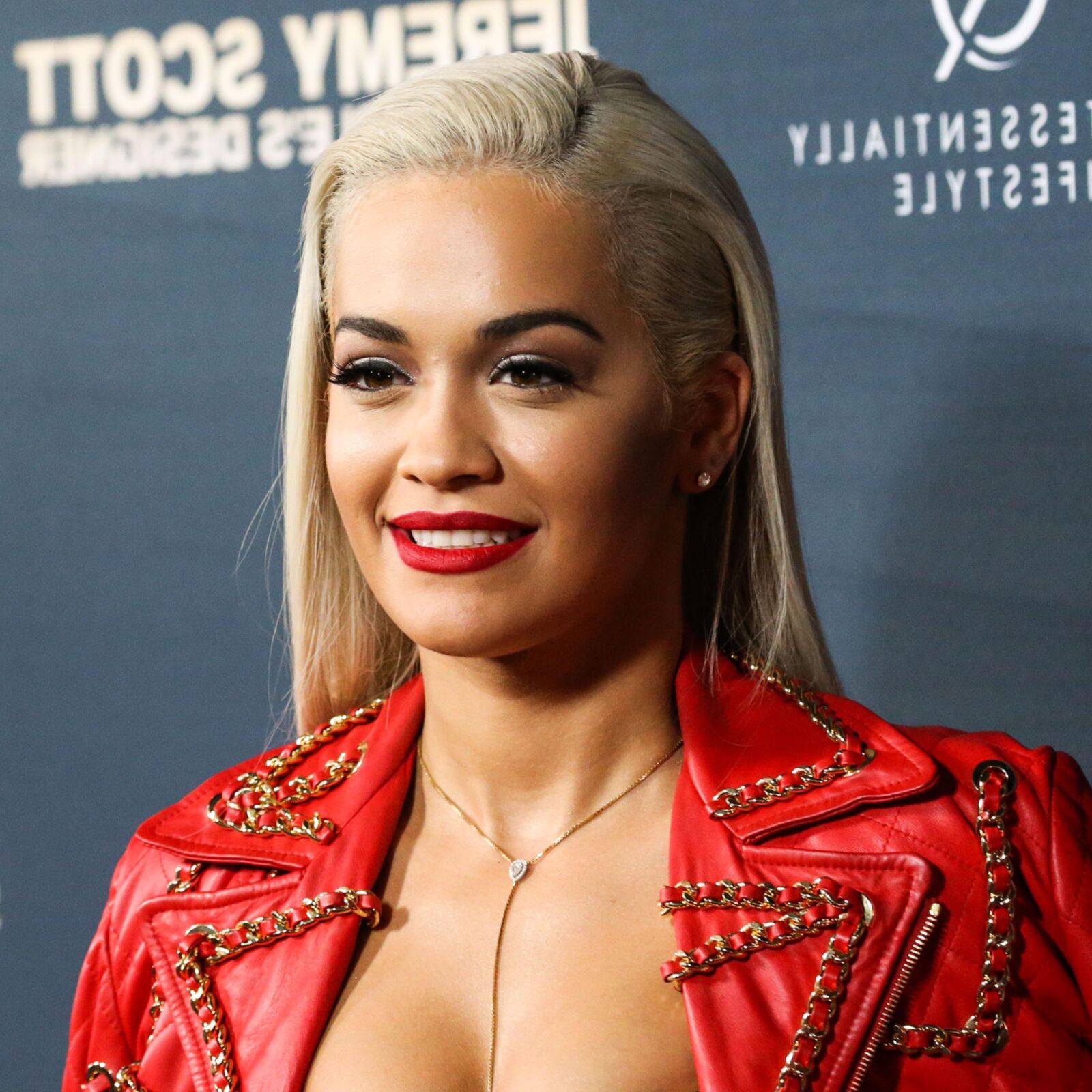 Rita Ora Jeremy Scott: Die Premiere der Volksdesignerin