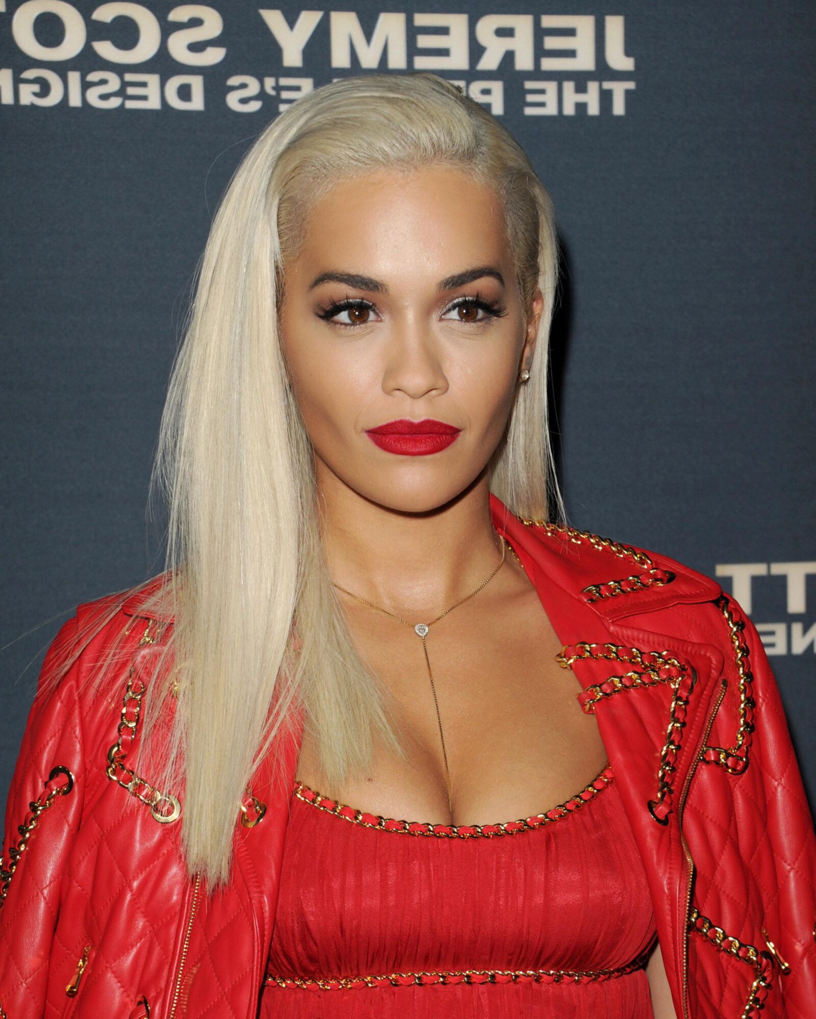 Rita Ora Jeremy Scott: Die Premiere der Volksdesignerin