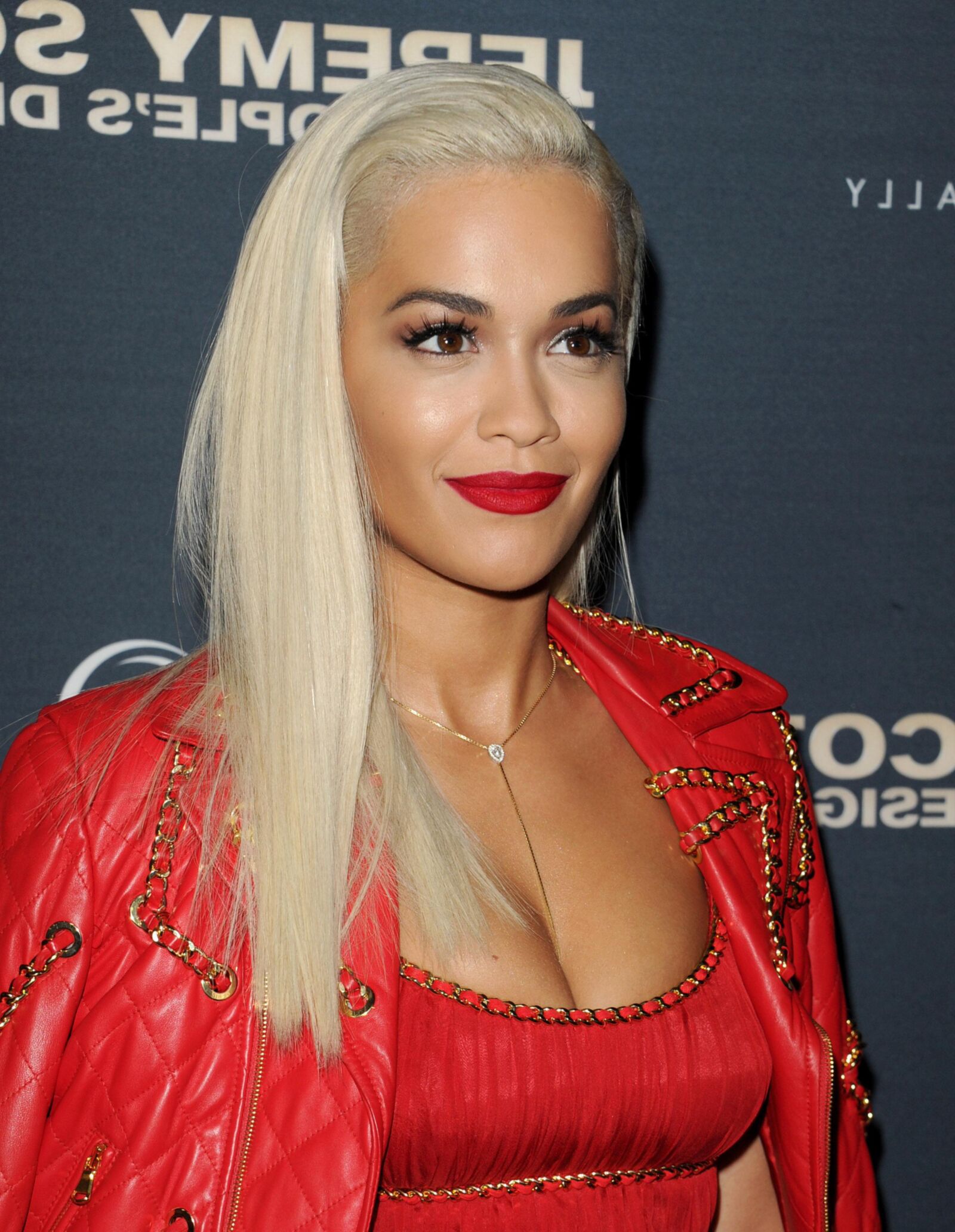 Rita Ora Jeremy Scott: Die Premiere der Volksdesignerin