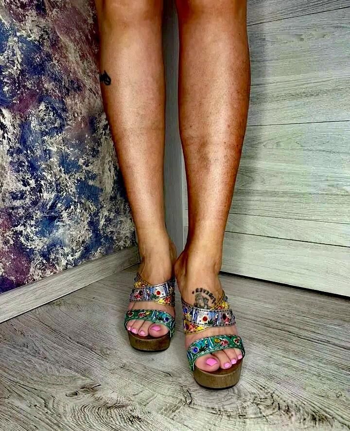 ジューシーな足