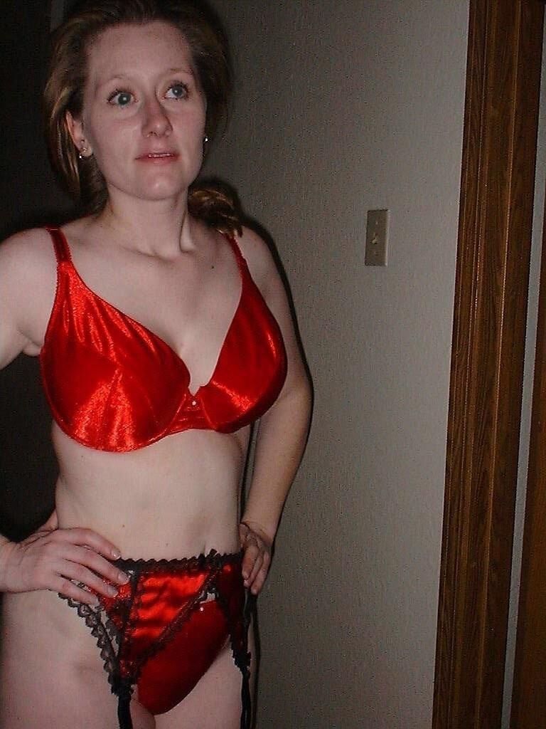 ランジェリーの熱いアマチュアの女