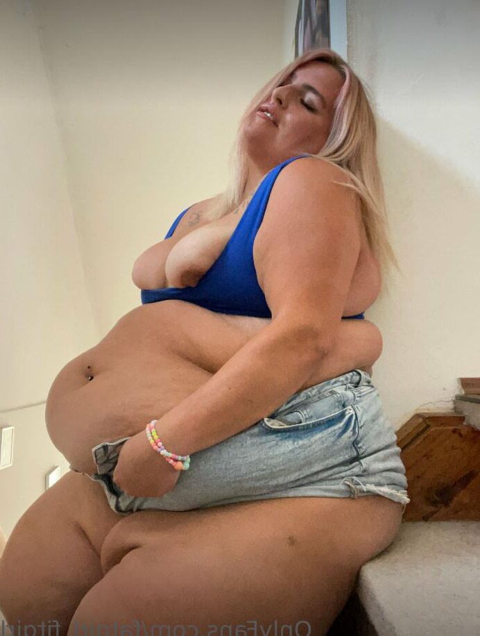 AA Ssbellyqueeen