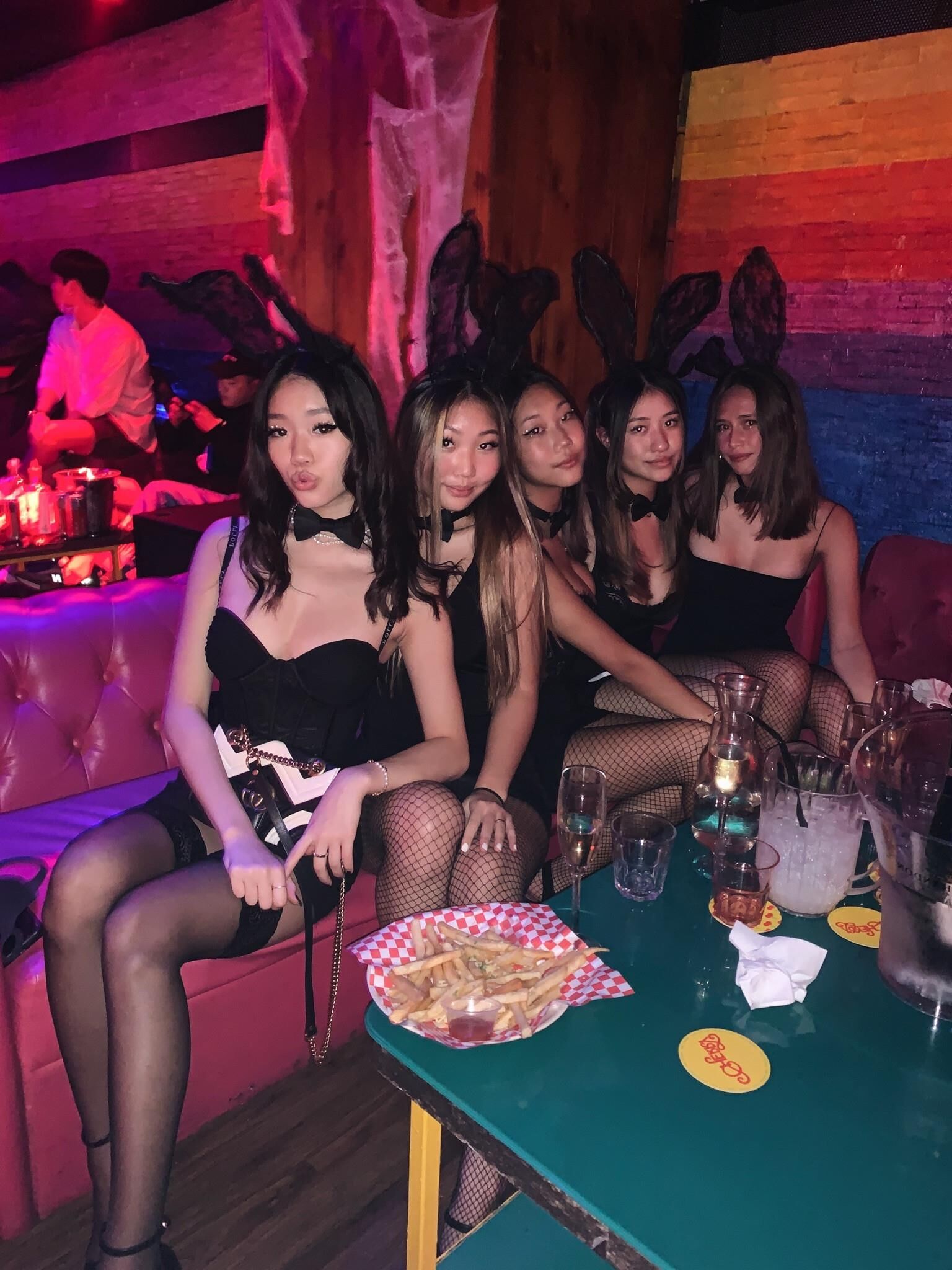 かなりセクシーなバニーハッピーイースター