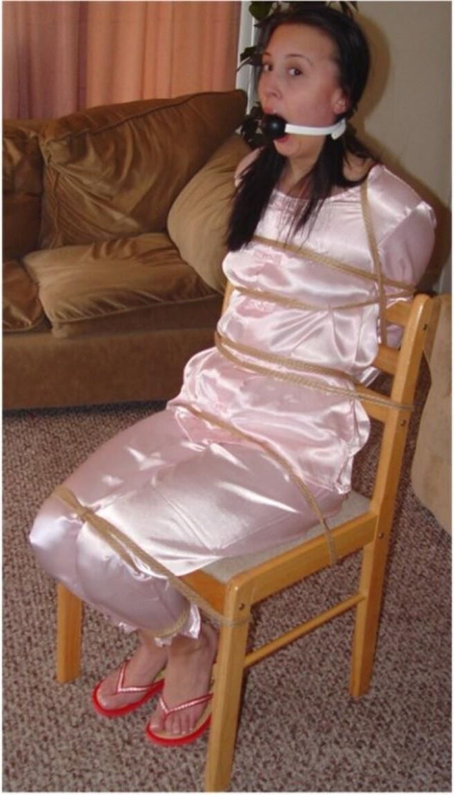 Modelo de Bondage de Melody Lee