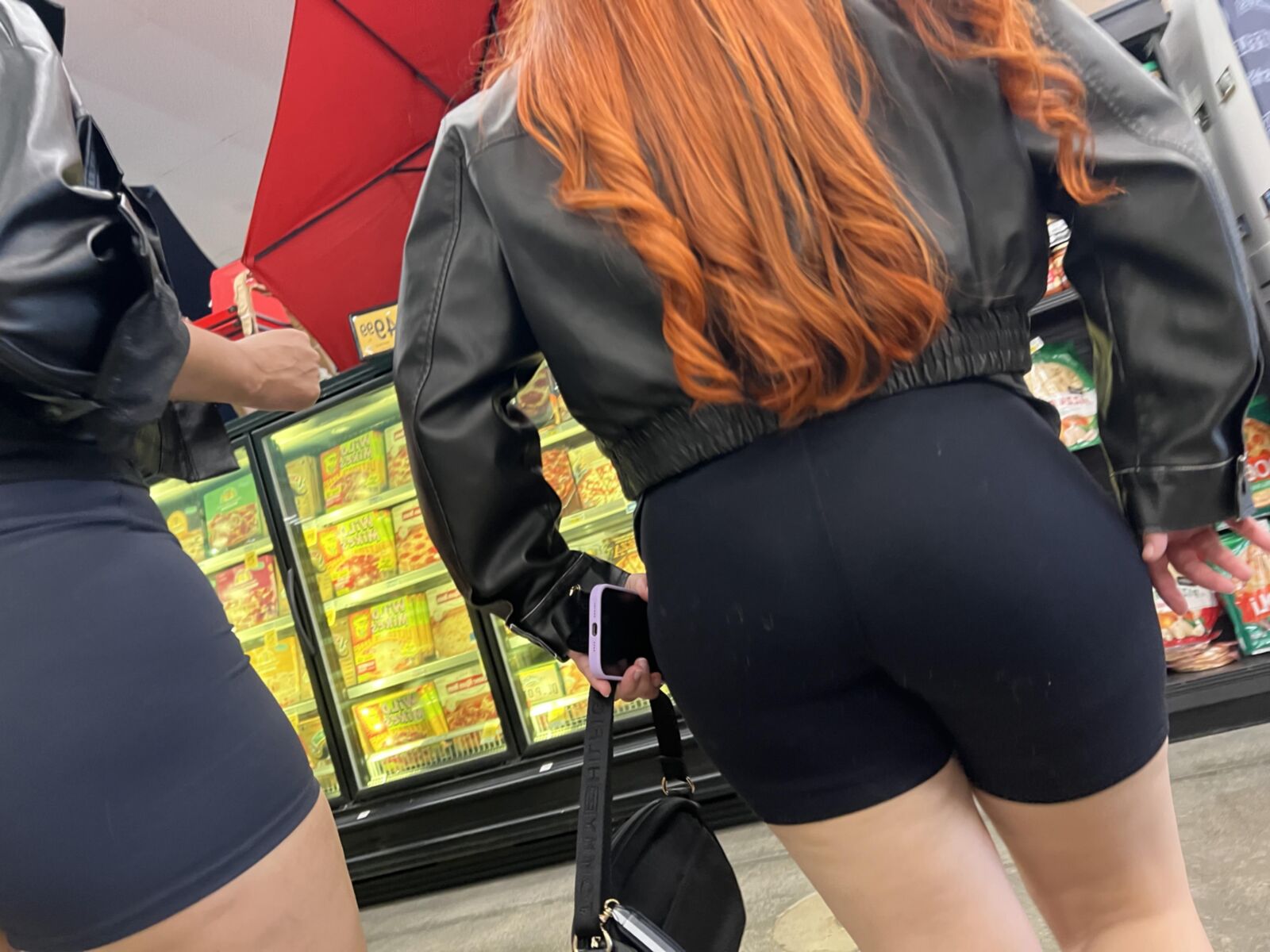 Откровенные шорты лапы
